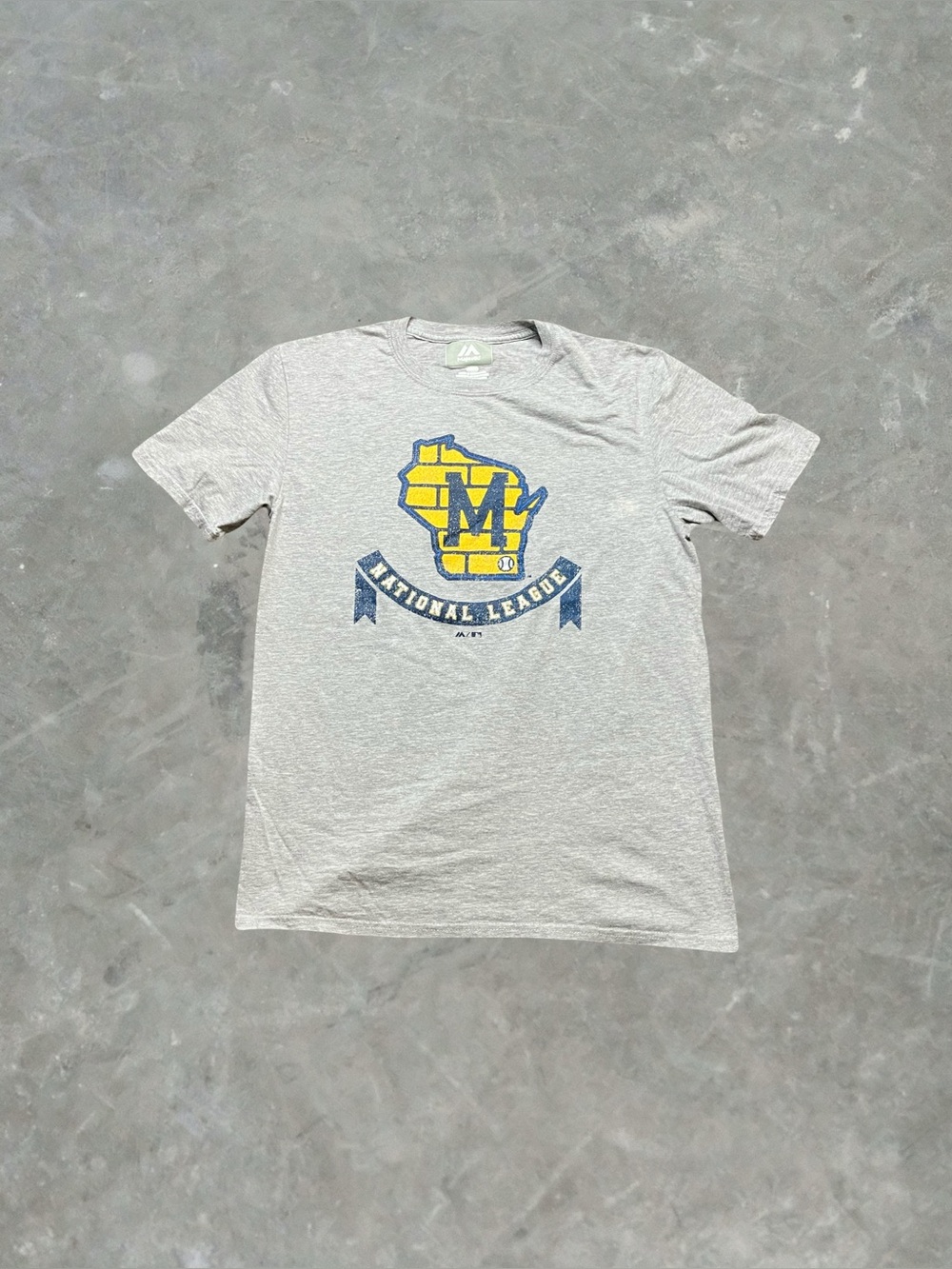 ☀️ Milwaukee Brewers Majestic MLB Baseball Graphic Tee Mens Size M Gray